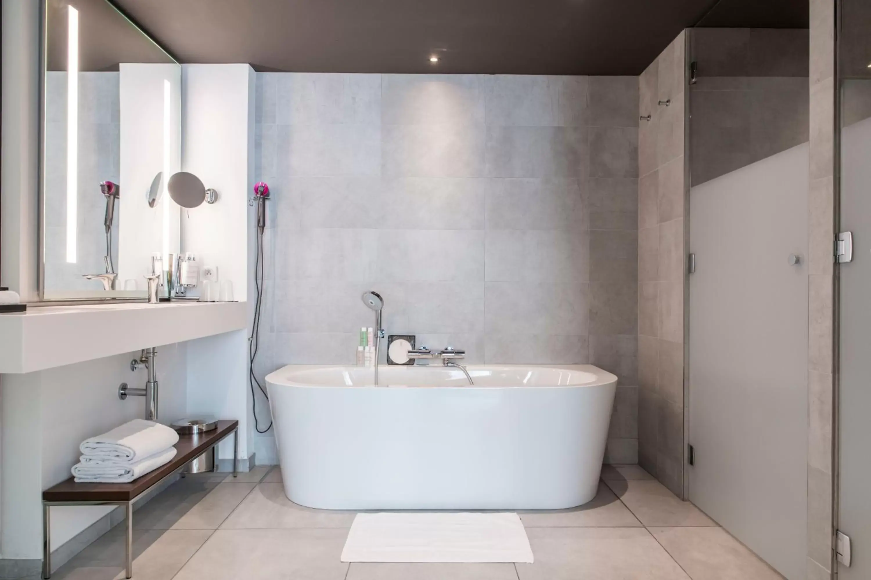 Shower in Molitor Hotel & Spa Paris - MGallery Collection